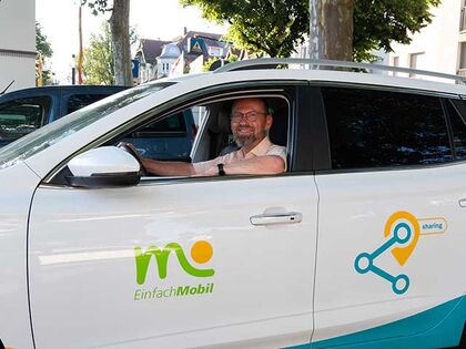 Robert Sauer in Carsharing-Fahrzeug